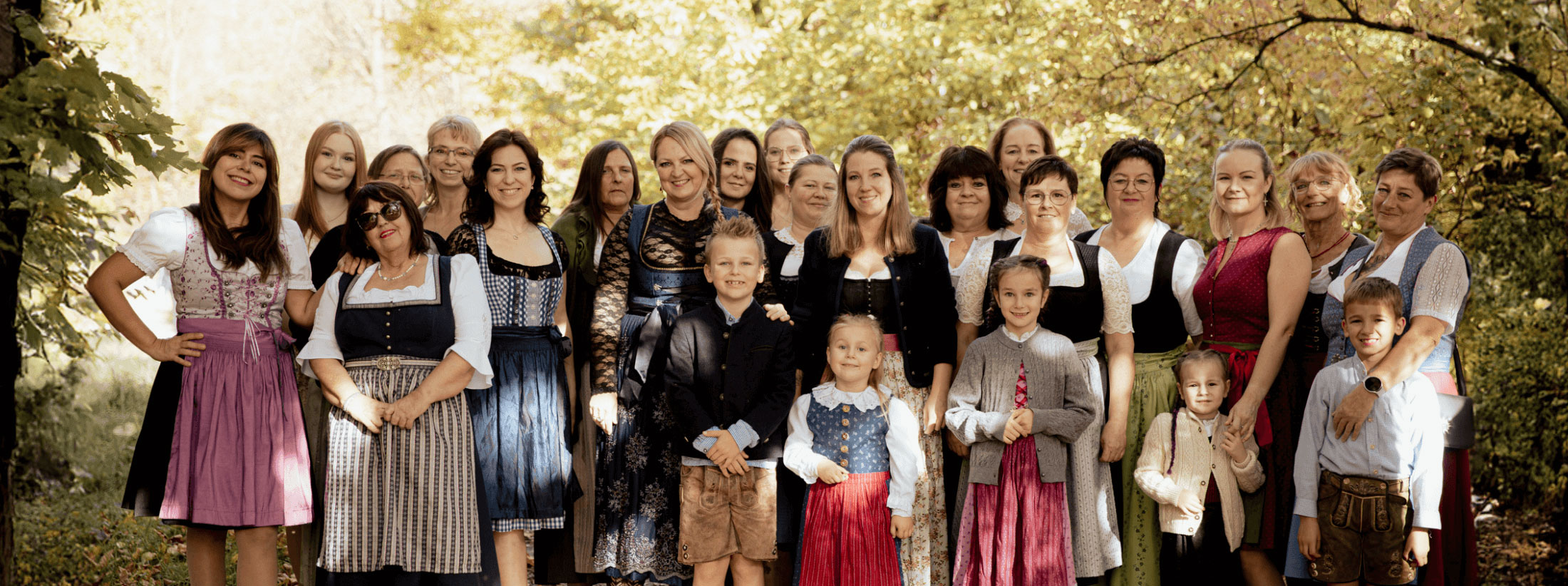 Das Team vom Pflegeservice Bock im Dirndl am Inn